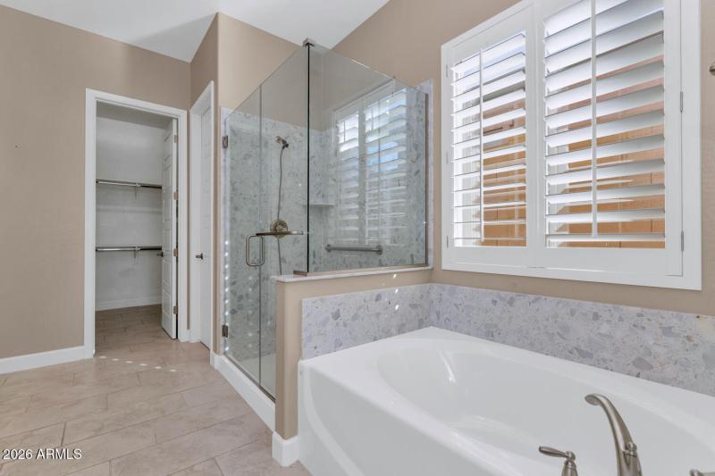 6919 E Russell St-large-016-031-6919 E R