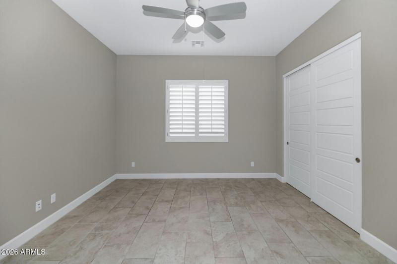 6919 E Russell St-large-019-010-6919 E R