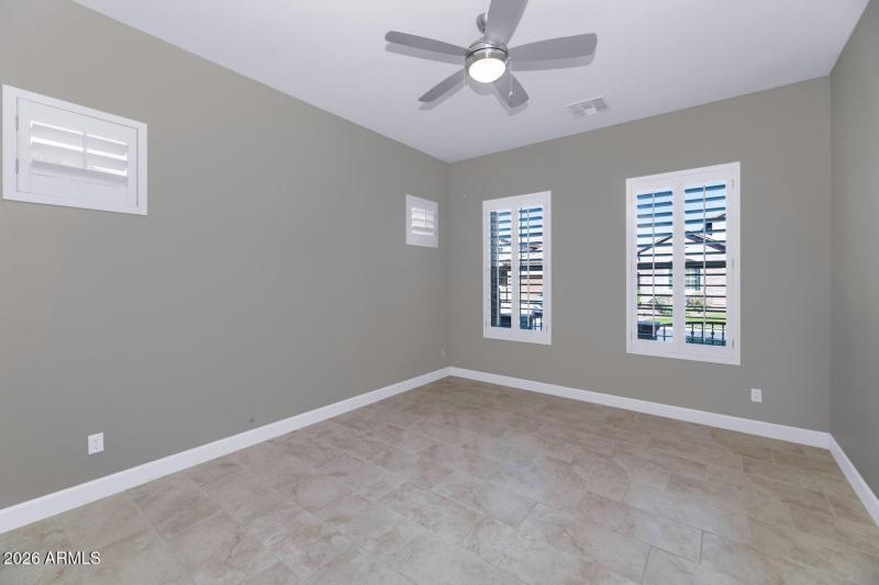 6919 E Russell St-large-021-033-6919 E R