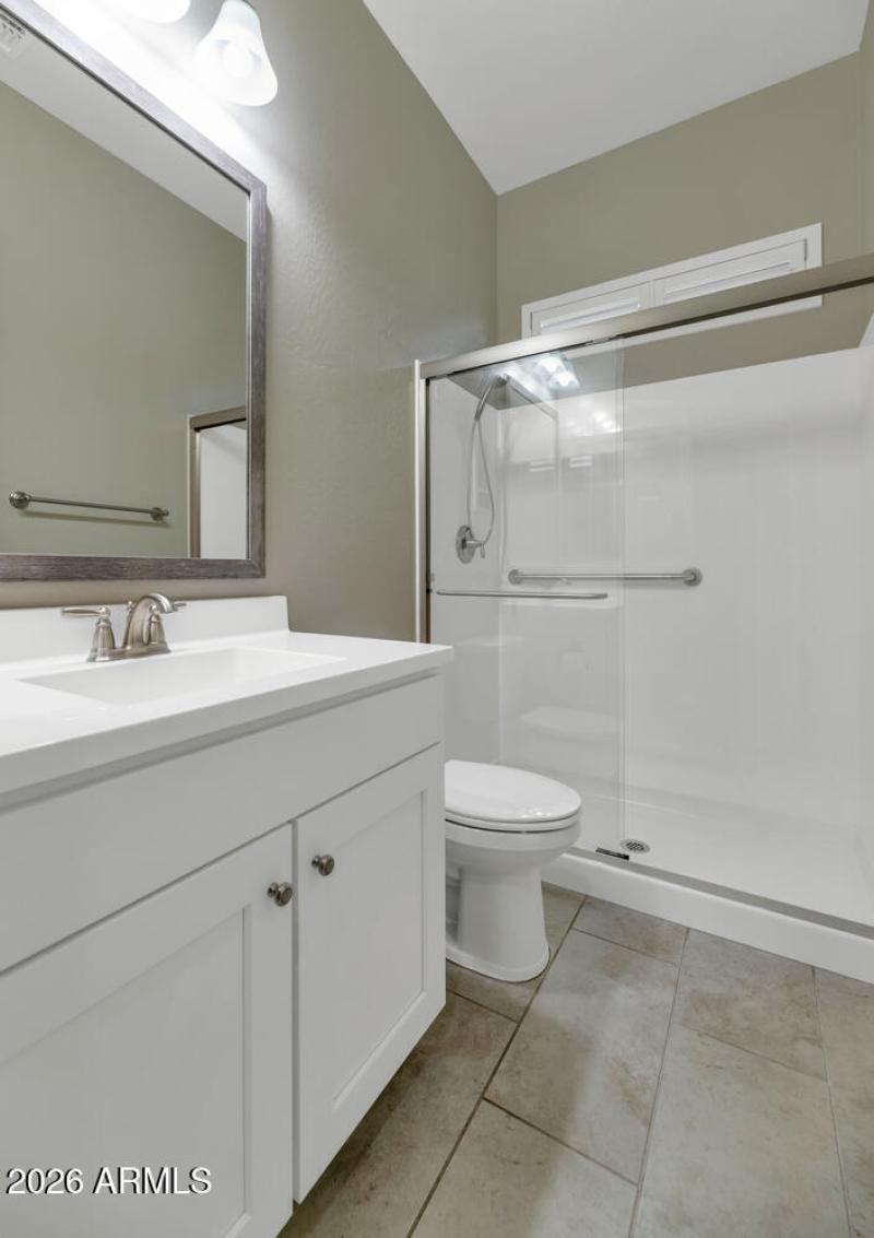 6919 E Russell St-large-023-015-6919 E R