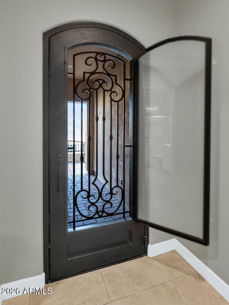 6919 E Russell St-large-026-017-6919 E R