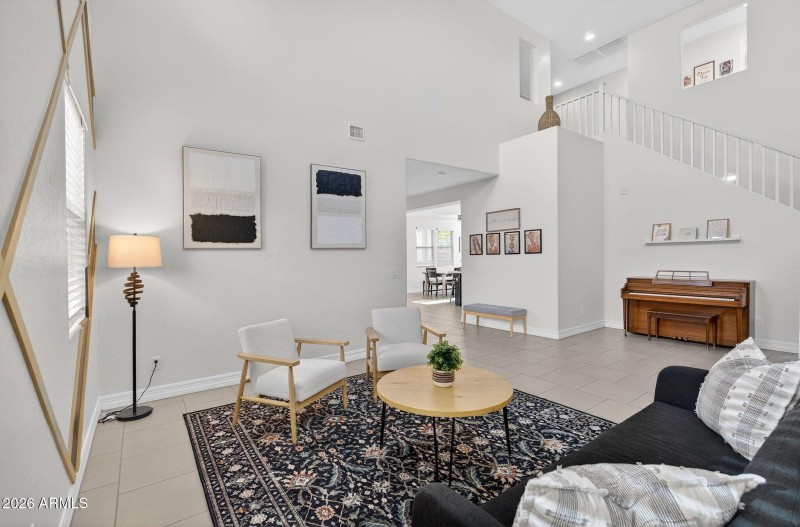 004_8-web-or-mls-25-e_saturn_ave_634