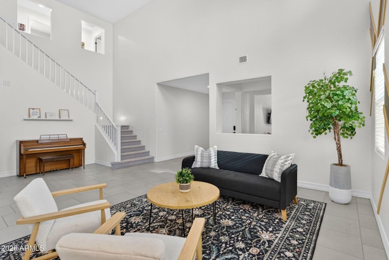 005_9-web-or-mls-26-e_saturn_ave_701