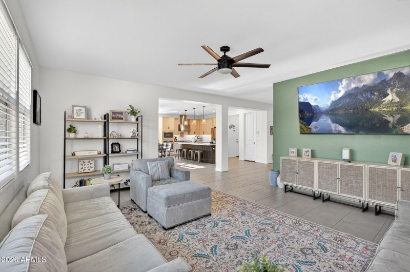 008_14-web-or-mls-30-e_saturn_ave_230