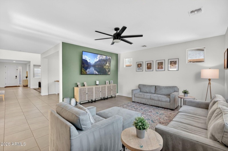 010_16-web-or-mls-32-e_saturn_ave_820