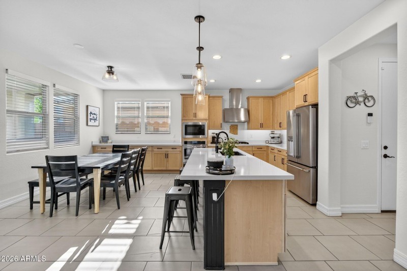 012_18-web-or-mls-33-e_saturn_ave_673