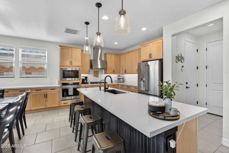 013_19-web-or-mls-34-e_saturn_ave_774