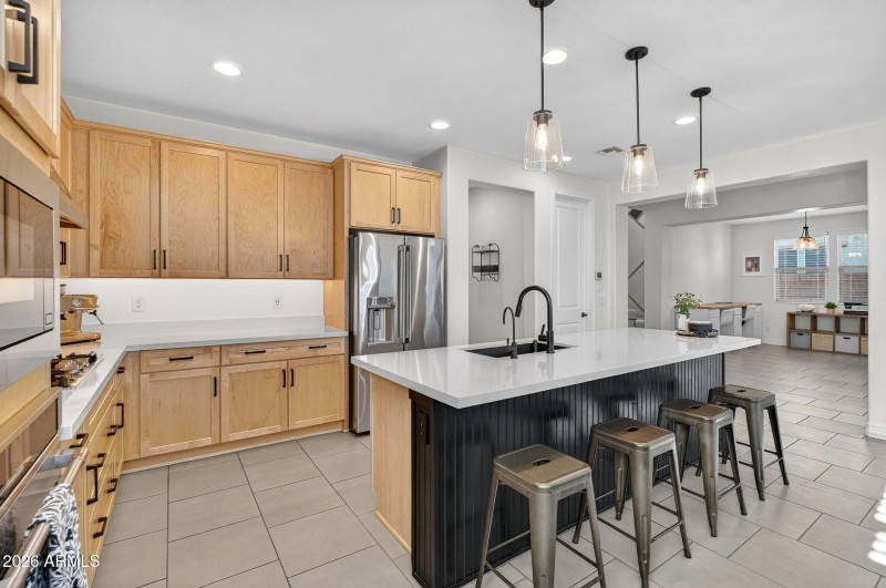 014_20-web-or-mls-37-e_saturn_ave_838