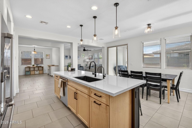 017_23-web-or-mls-36-e_saturn_ave_997