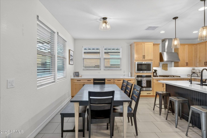 018_24-web-or-mls-47-e_saturn_ave_485