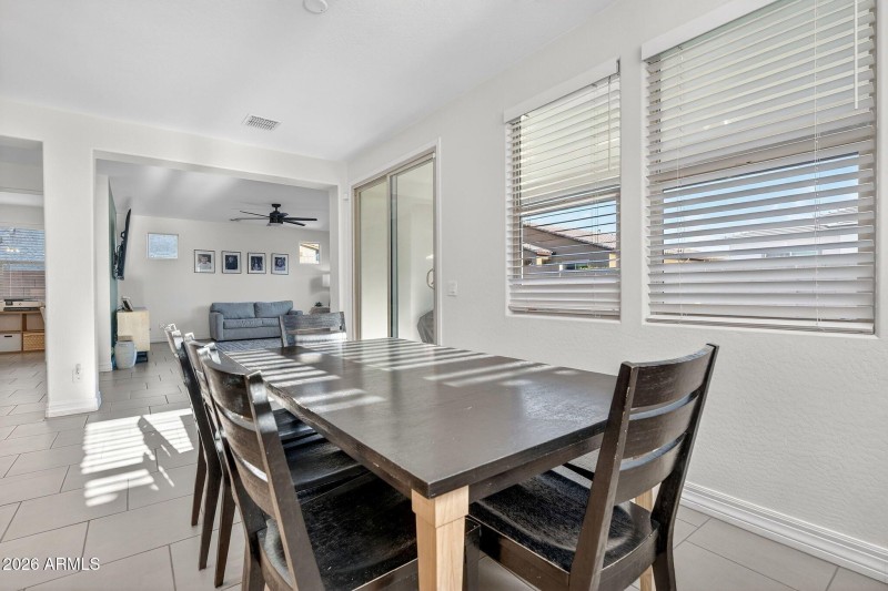 019_25-web-or-mls-39-e_saturn_ave_964