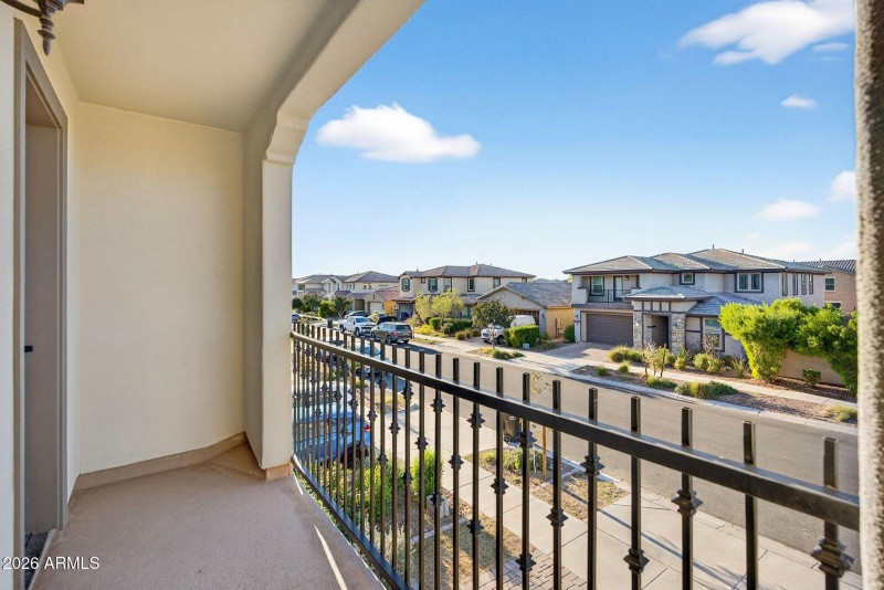 032_40-web-or-mls-42-e_saturn_ave_814