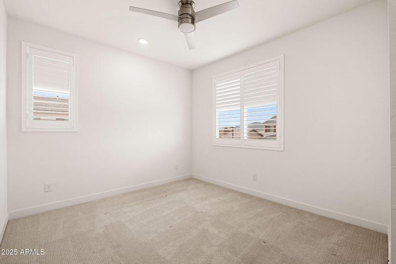 1458 E Lodgepole Dr - 19