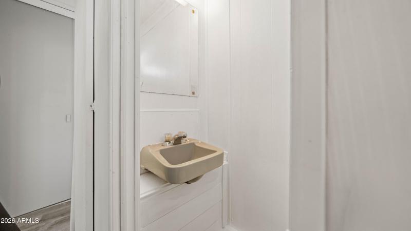 Interior - 306 E Apache St-9