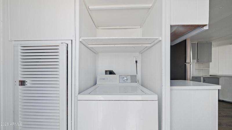 Interior - 306 E Apache St-11