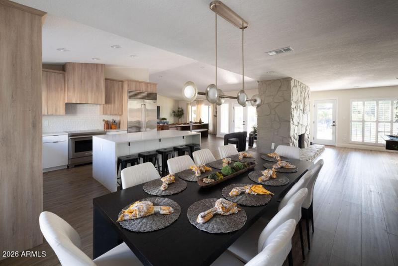 Dining Area & Kitchen