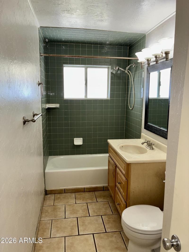 105 - Hall Bath2 - Copy