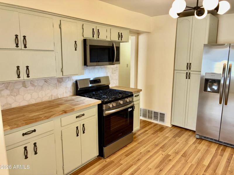 105 - Kitchen3 - Copy