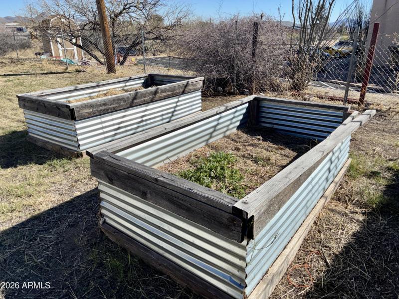 105 - Raised Planters