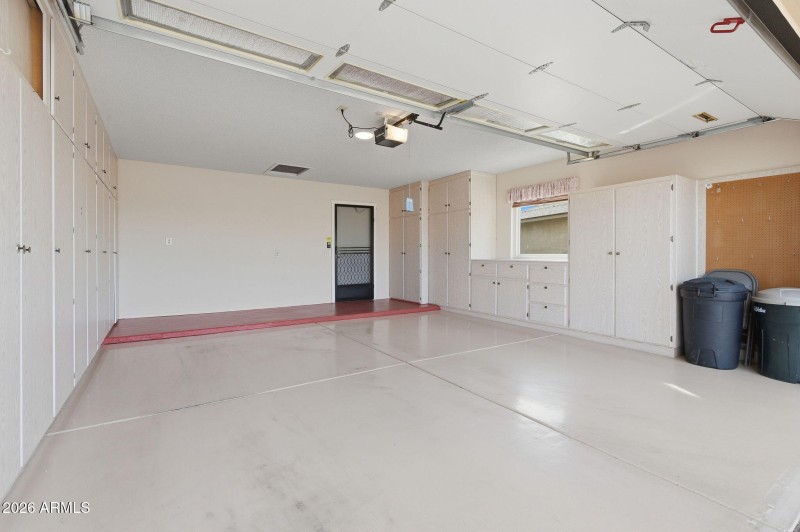 Epoxy Garage Floors and Ample Storage