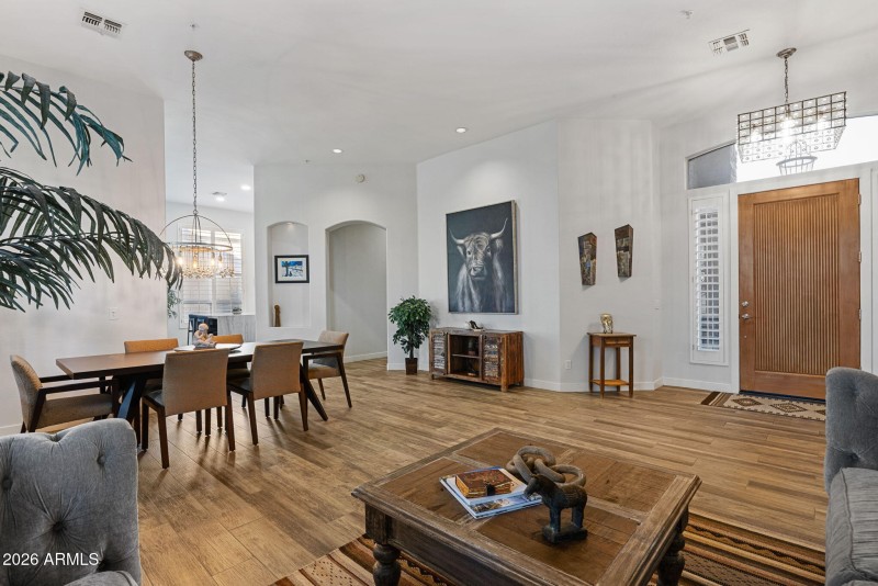 8-web-or-mls-13541-e-thoroughbred-trail