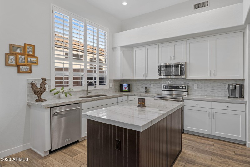 18-web-or-mls-13541-e-thoroughbred-trail