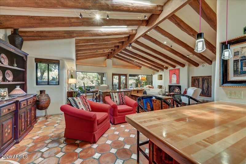 Breakfast Sitting Area