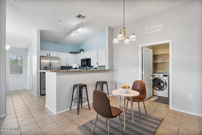 332 N 168th_Eat In Kitchen