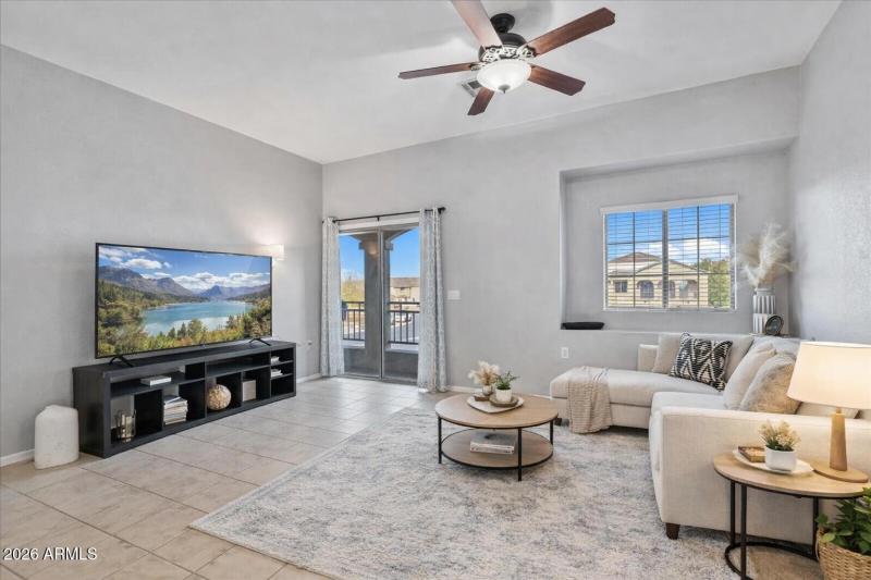 332 N 168th Living Room