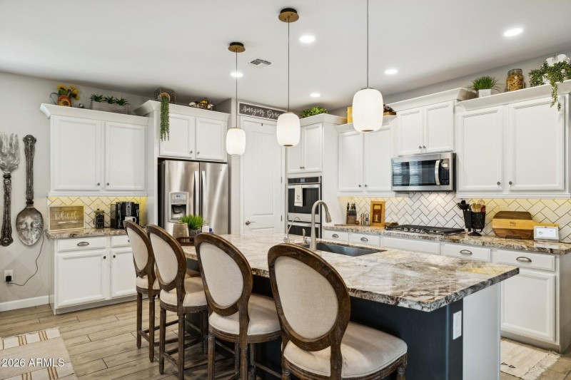 10-web-or-mls-20741-w-minnezona-ave