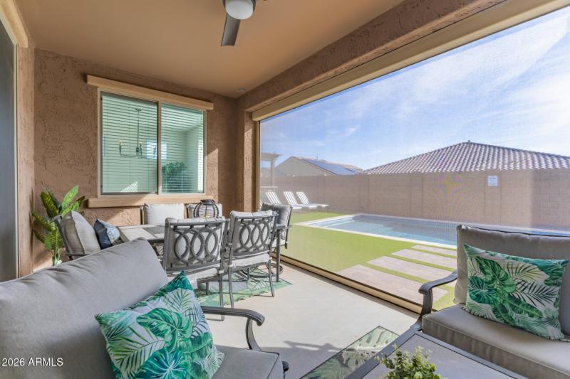 Covered patio with outdoor sunscreen