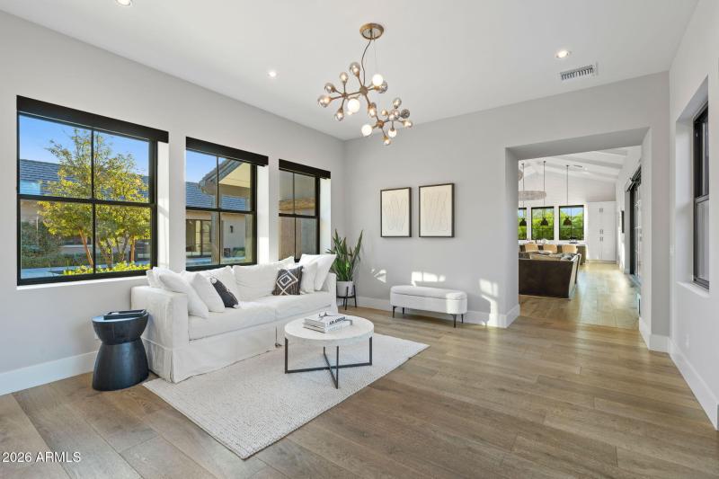 12-web-or-mls-22407-n-89th-st