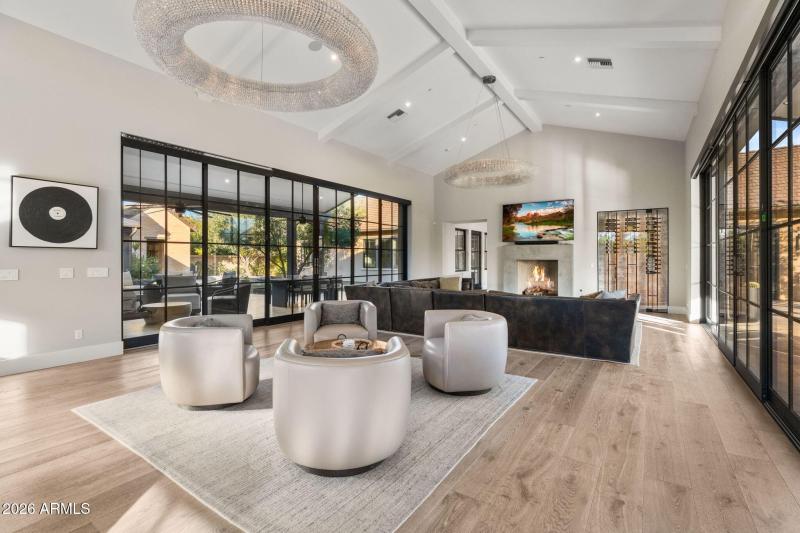 18-web-or-mls-22407-n-89th-st