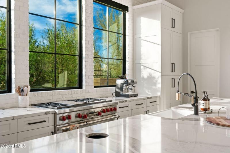 24-web-or-mls-22407-n-89th-st