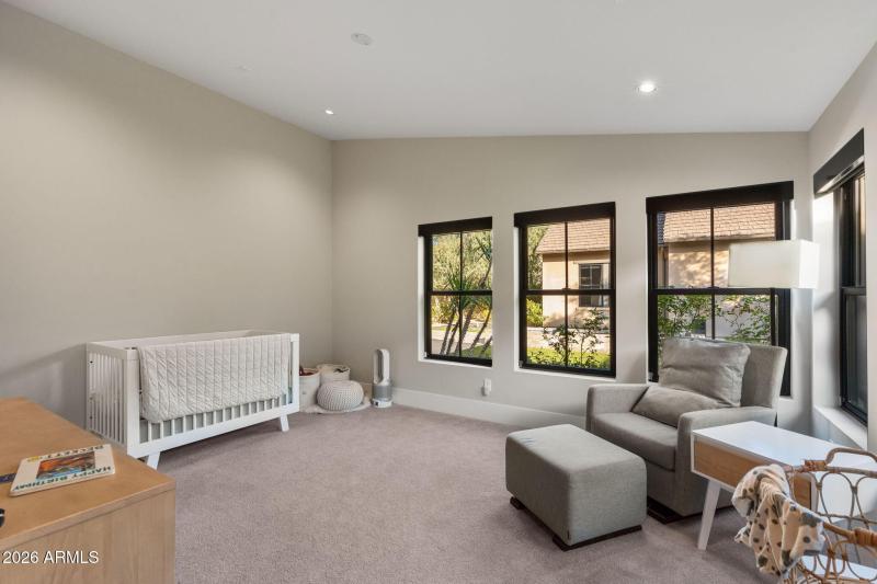 49-web-or-mls-22407-n-89th-st