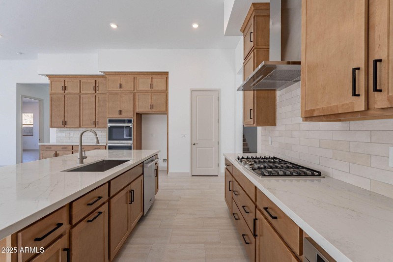 11-web-or-mls-Meadowbrook-11