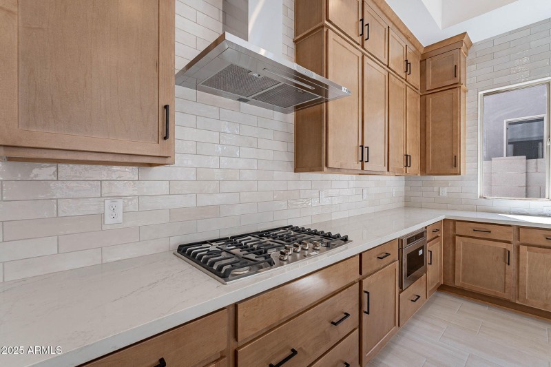 13-web-or-mls-Meadowbrook-13