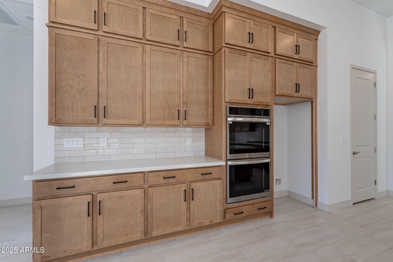 17-web-or-mls-Meadowbrook-17