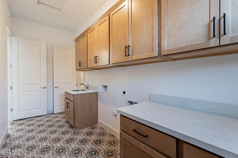 33-web-or-mls-Meadowbrook-33