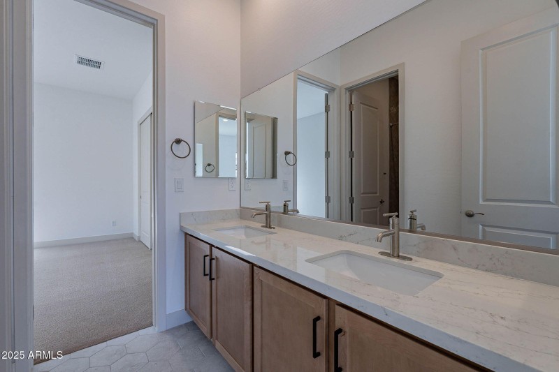 38-web-or-mls-Meadowbrook-38