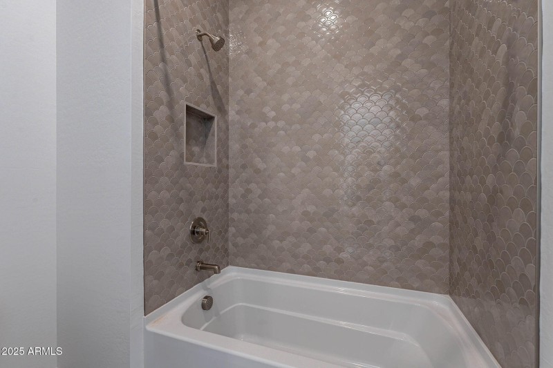 39-web-or-mls-Meadowbrook-39