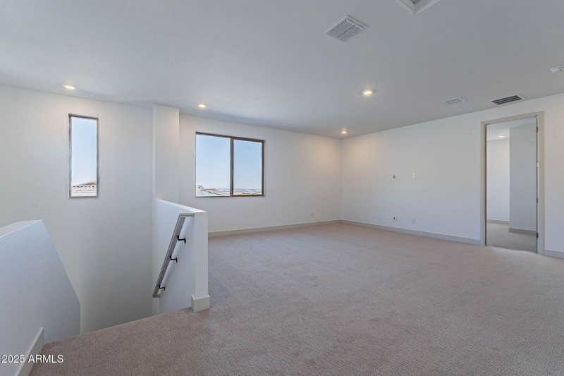 40-web-or-mls-Meadowbrook-40