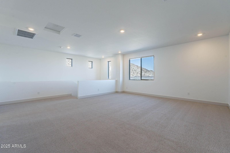 43-web-or-mls-Meadowbrook-43