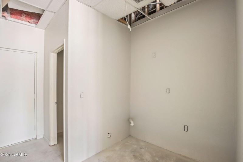 41-web-or-mls-260 N Gilbert Rd - MLS - 0