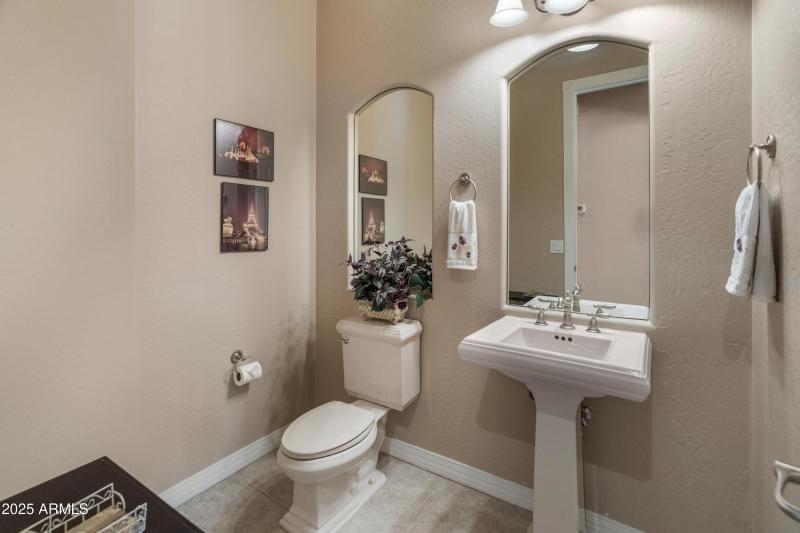 4110 W Oraibi Dr-7.jpg half bath front o