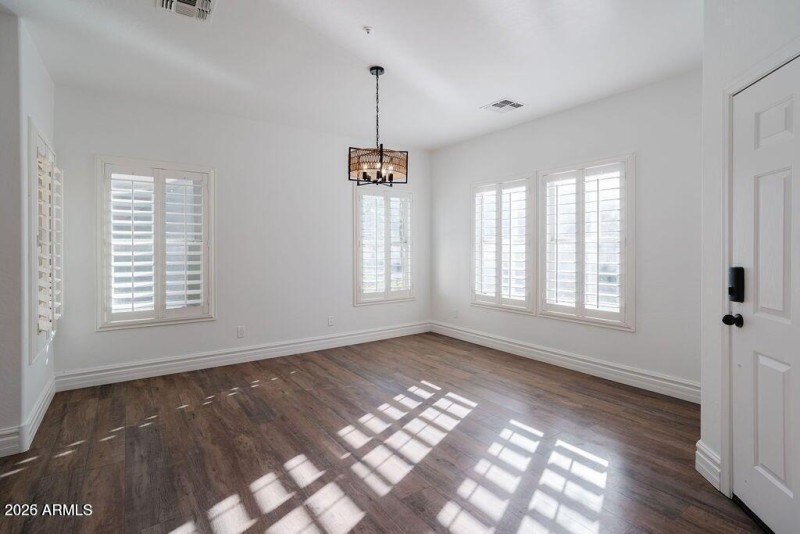 20251017185200700931000000-o