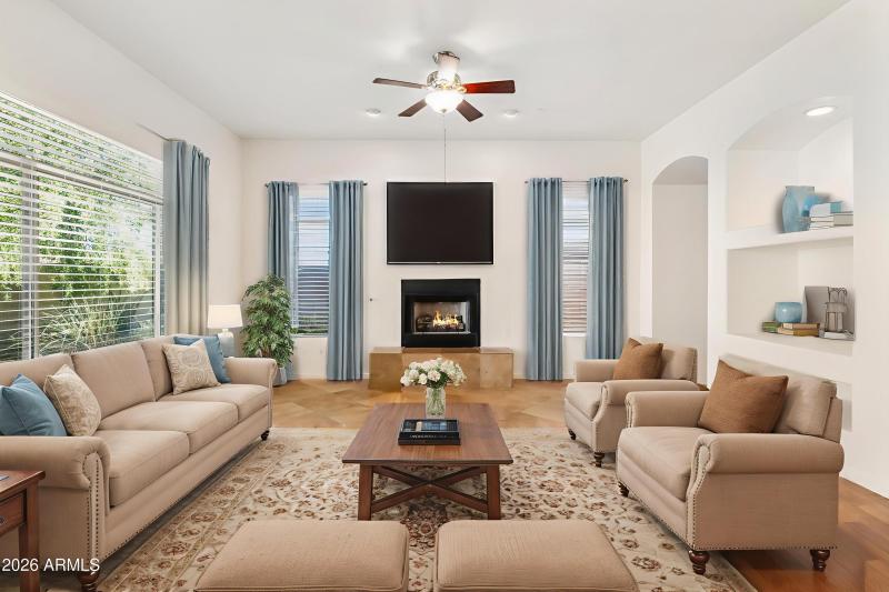 16-DSC06292 - Living Room - Standard - 3