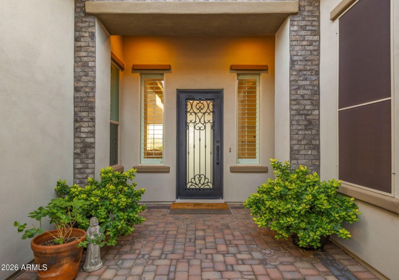 8-web-or-mls-Front Entry2