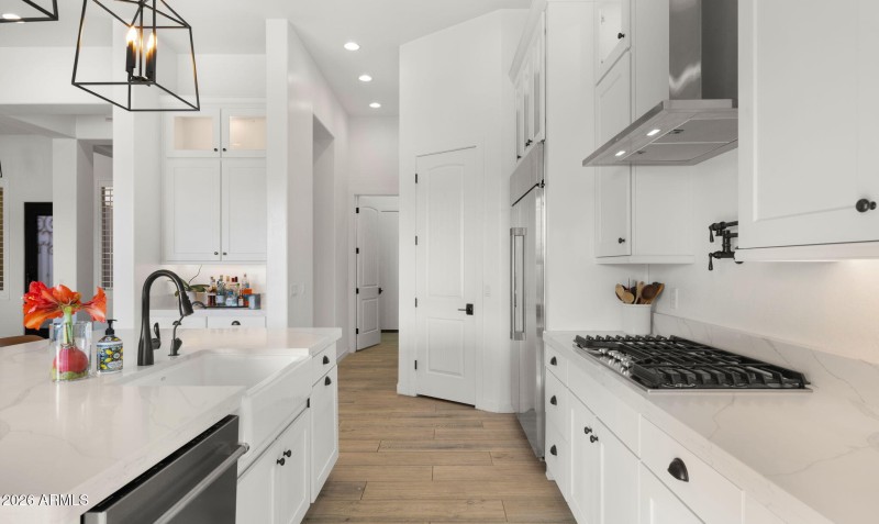 17-web-or-mls-Kitchen1