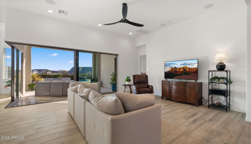 27-web-or-mls-Living Space2